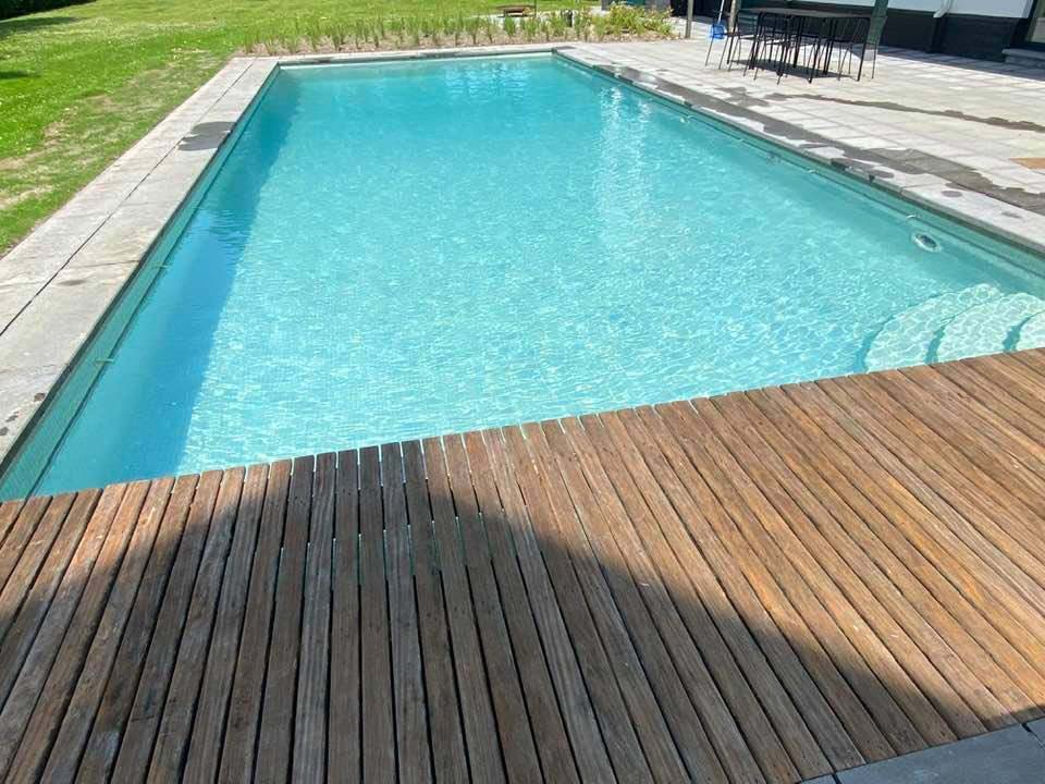 Zwembad na onderhoud en behandeling